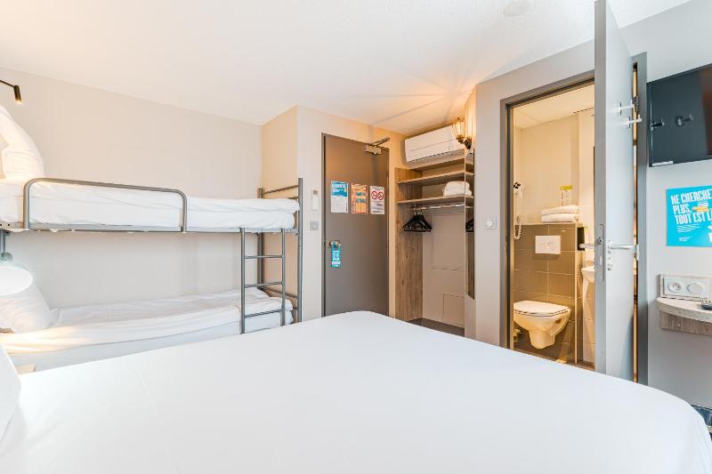 Standard Triple Room image 2