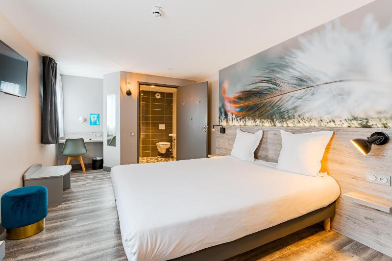 Superior Quadruple Room image 4