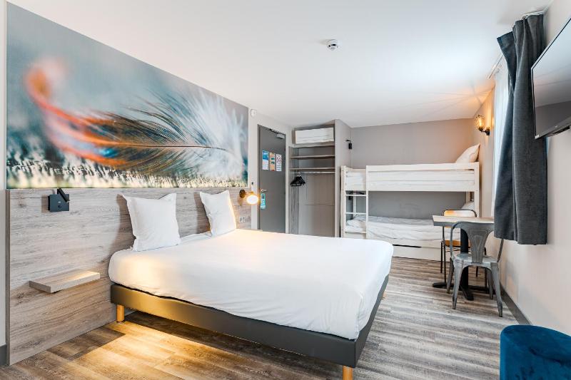 Superior Quadruple Room image 2
