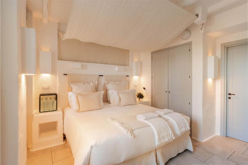 One-Bedroom Apartment - Split Level - Il Borgo image 3