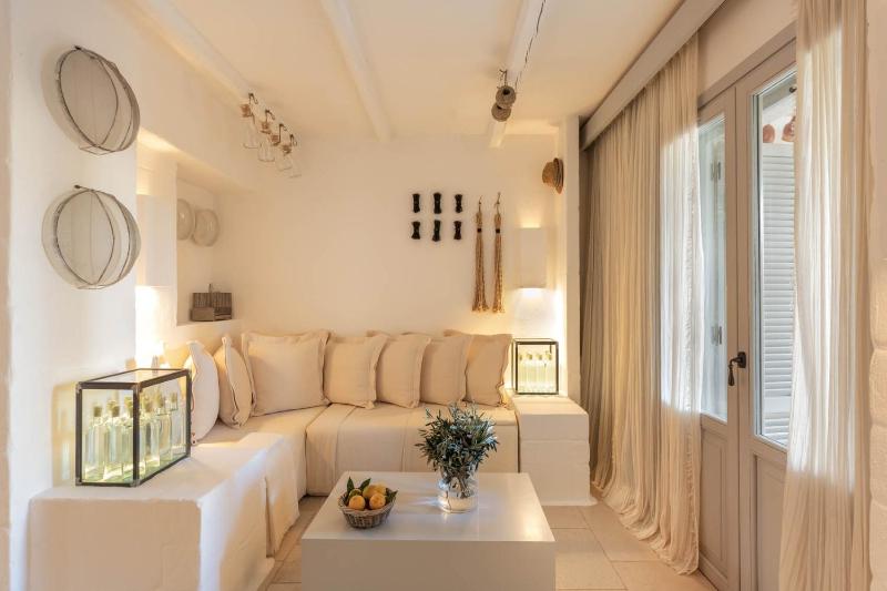 One-Bedroom Apartment - Split Level - Il Borgo image 4