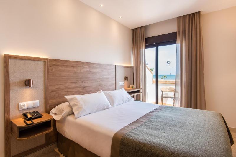 Standard Single Room with Side Sea View image 1