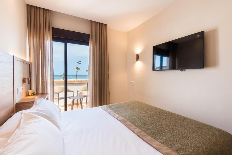 Standard Single Room with Side Sea View image 4