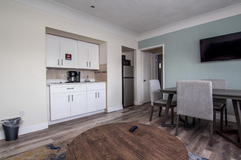 One-Bedroom Apartment with Ocean View image 3