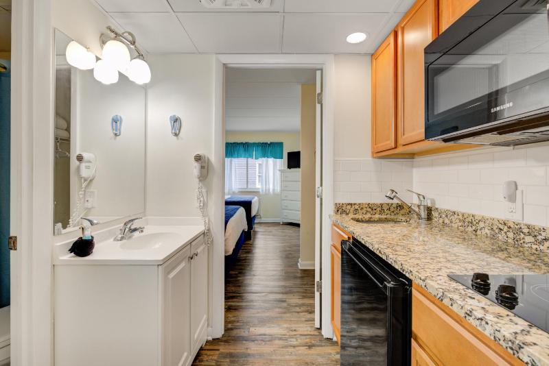 Suite 202 image 3
