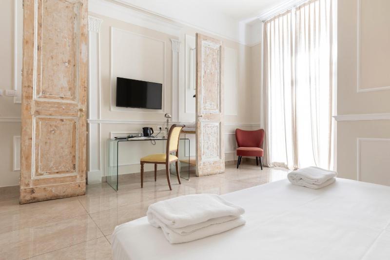 Deluxe Family Room image 2