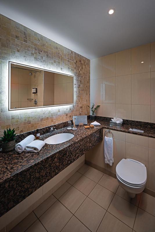 Deluxe Double Room with Balcony image 3
