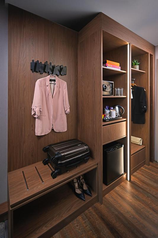 Classic Twin Room image 4