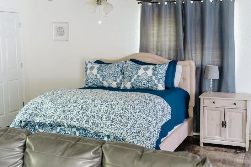 Deluxe Queen Suite image 4