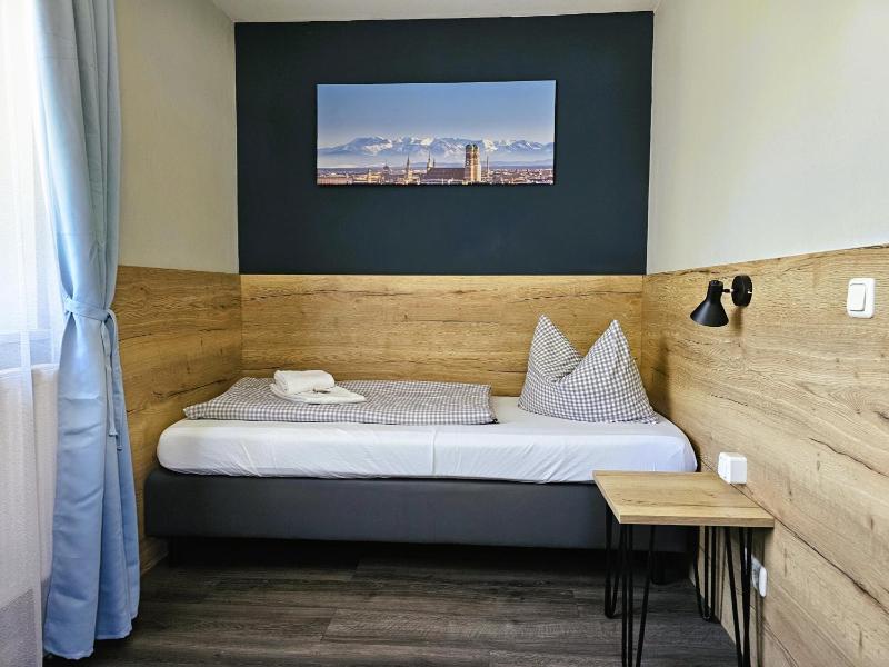 Standard Single Room image 3