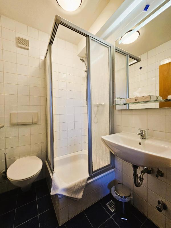 Standard Single Room image 2