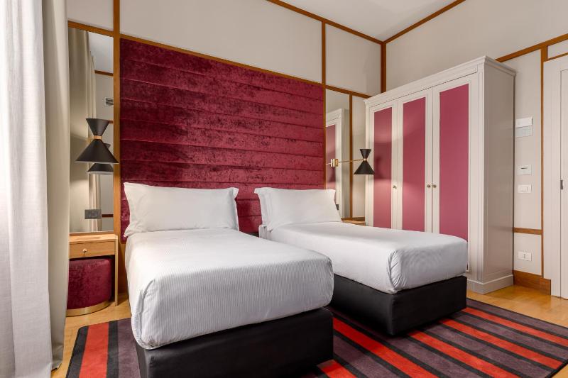 Standard Double Room image 3