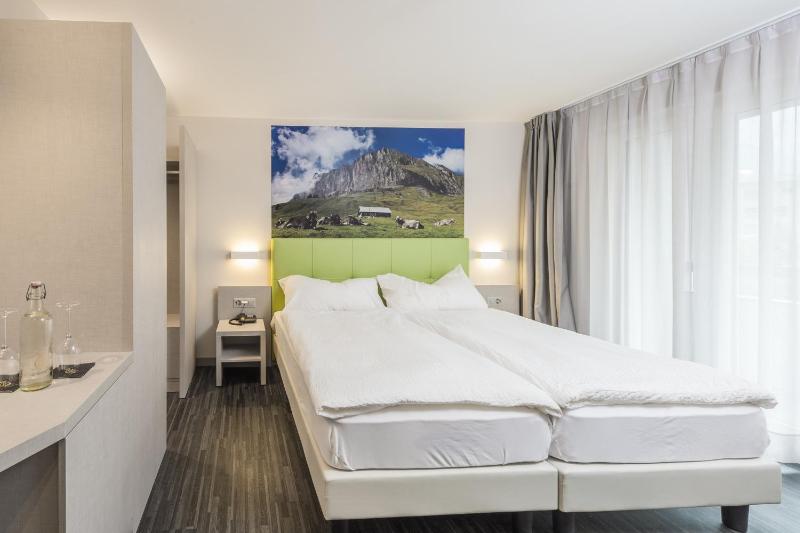 Double Room image 2