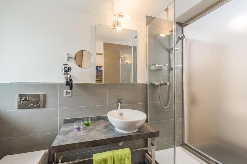 Single Room image 3