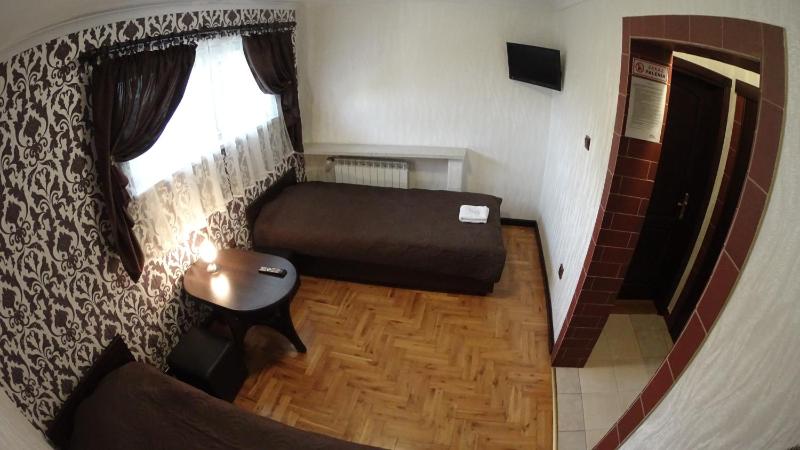 Twin Room with Private Bathroom image 3
