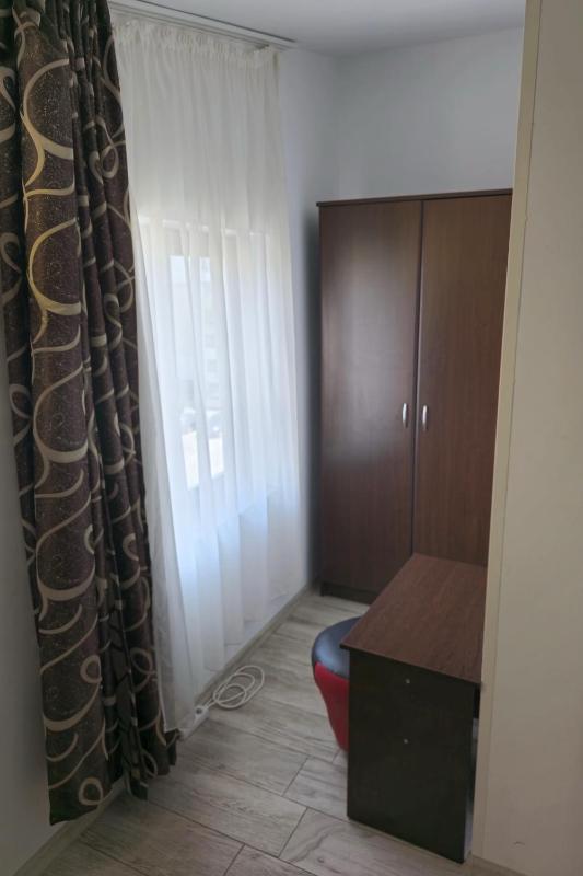 Twin Room image 4