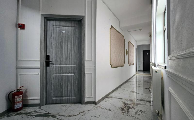 One-Bedroom Apartment image 1