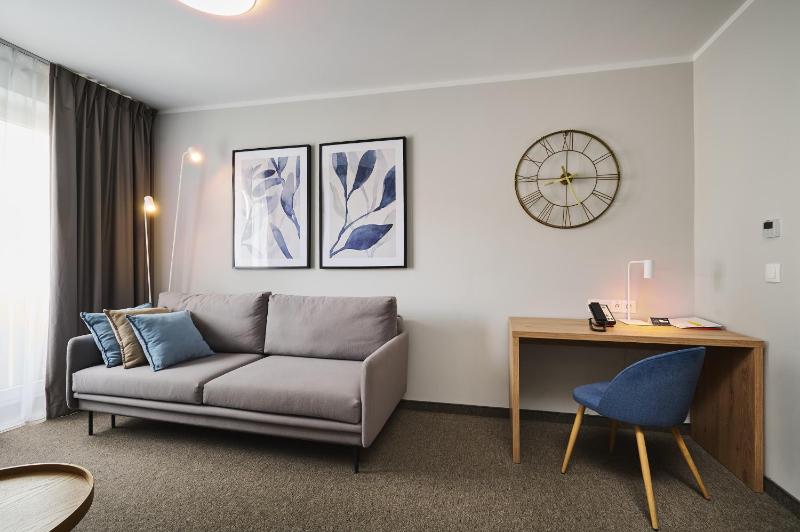 Deluxe Double Room with Bath image 4