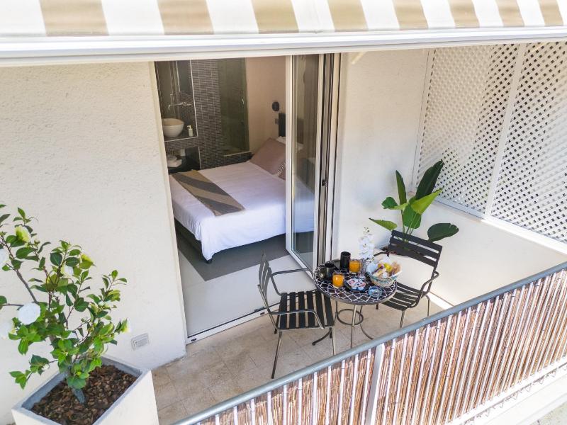Superior Double Room with Balcony image 1
