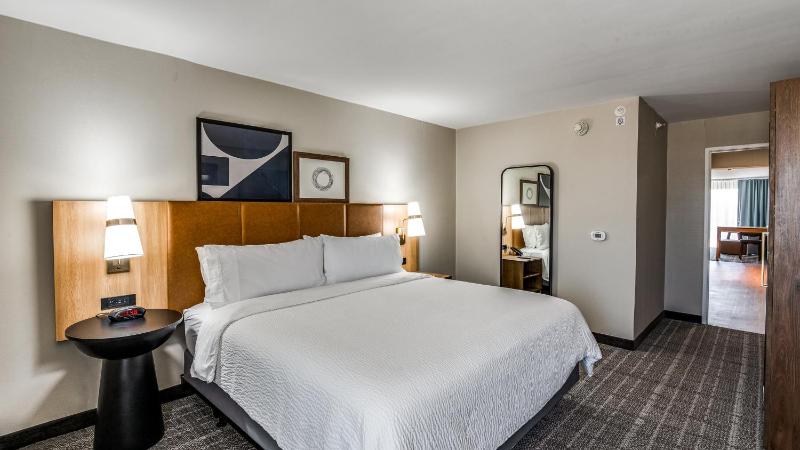 One-Bedroom Suite image 2
