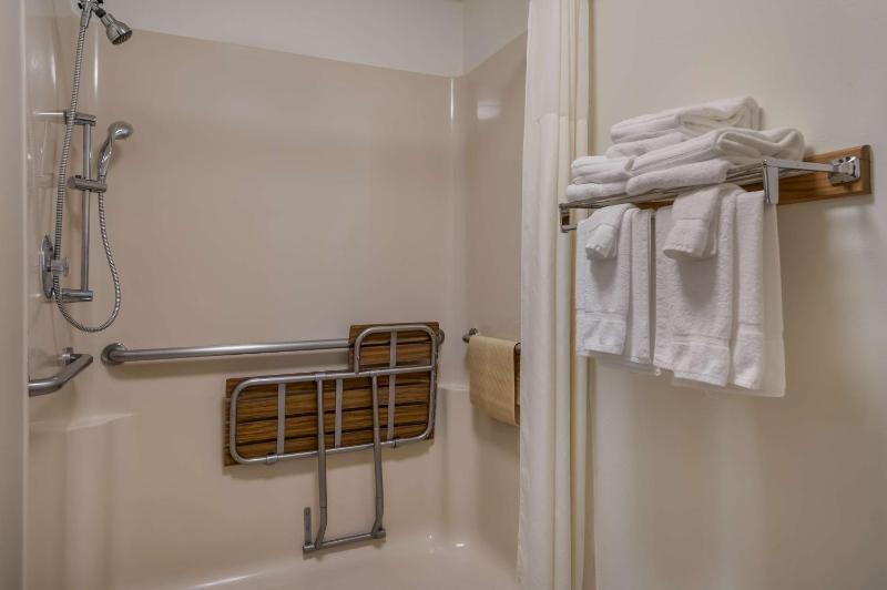 King Room with Roll-In Shower - Mobility Accessible/Non-Smoking image 4