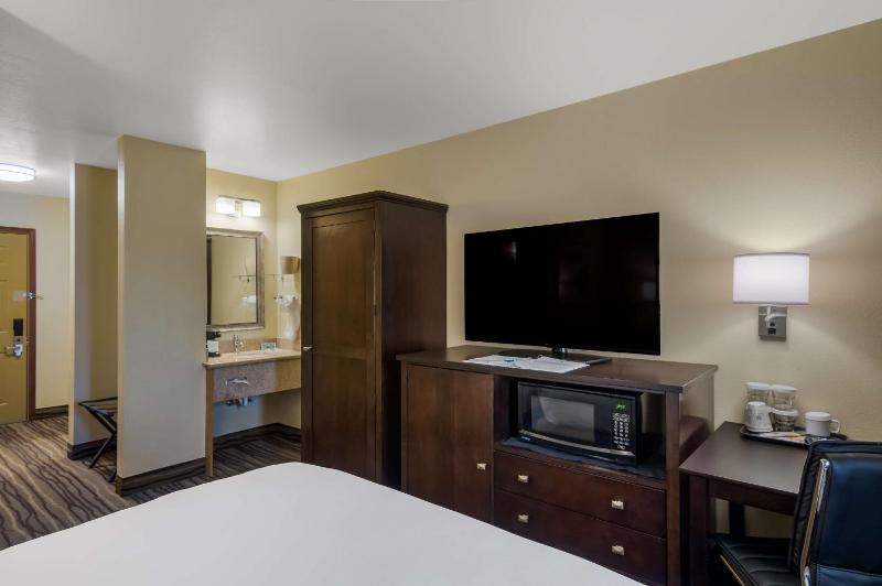 Queen Room image 3