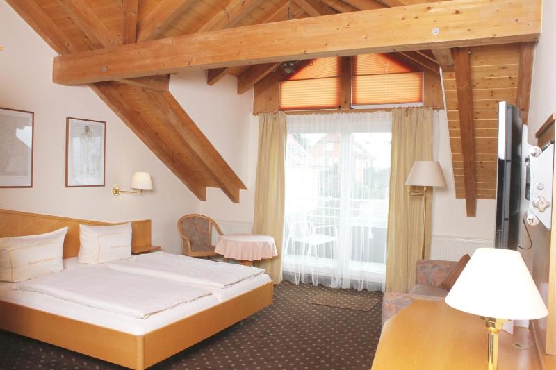 Deluxe Double or Twin Room image 4