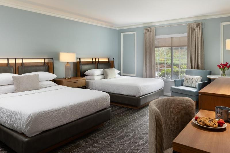 Standard Double Room image 3