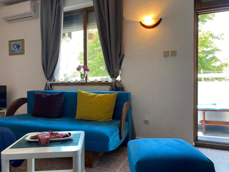 Studio with Balcony image 4