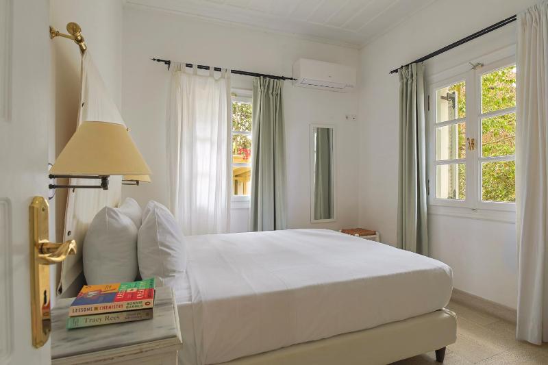 Two-Bedroom Apartment with Pool View (4 Adults) image 1