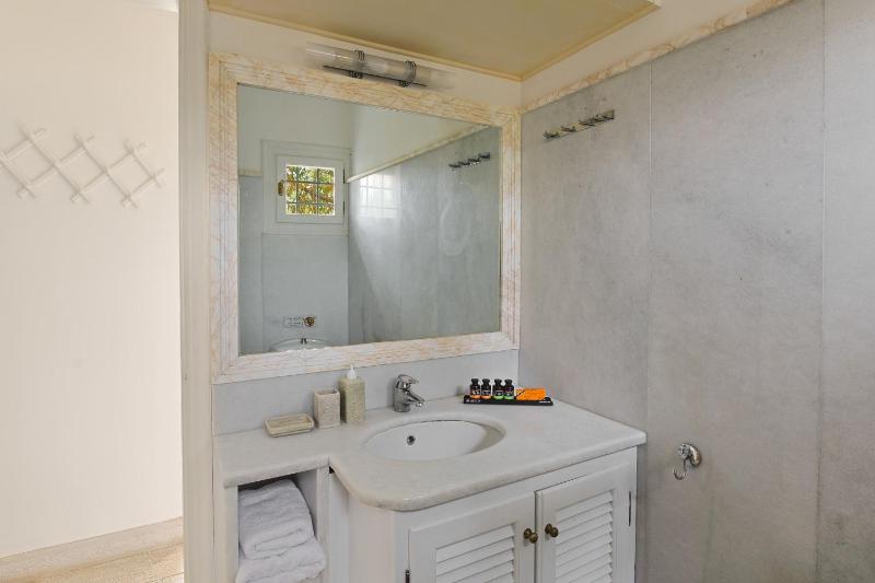 Two-Bedroom Apartment with Pool View (4 Adults) image 2