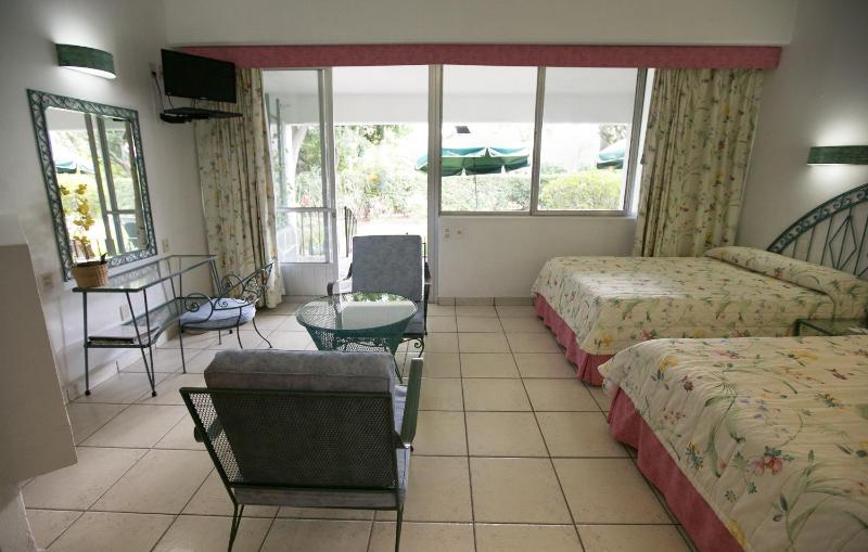 Family Room image 3