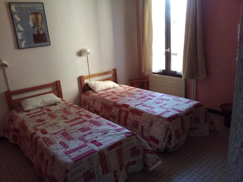 Twin Room image 2