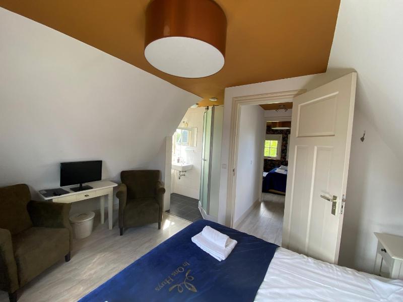 Quadruple Room image 2