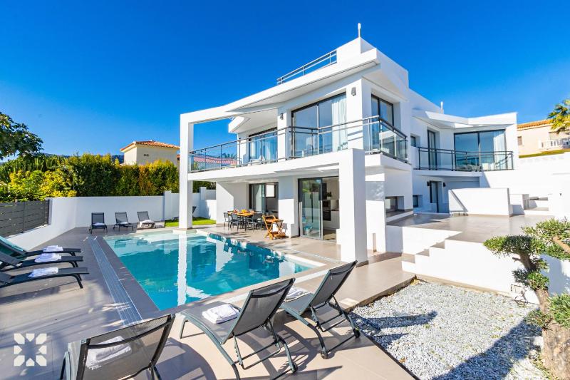 Villa Dunamoon by Abahana Villas - image 1