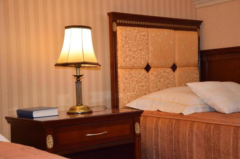 Standard Twin Room image 4
