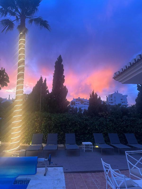 Lets in the Sun - Villa Sunset - image 2