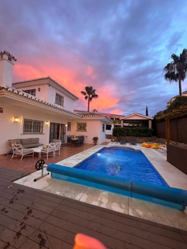 Lets in the Sun - Villa Sunset - image 1