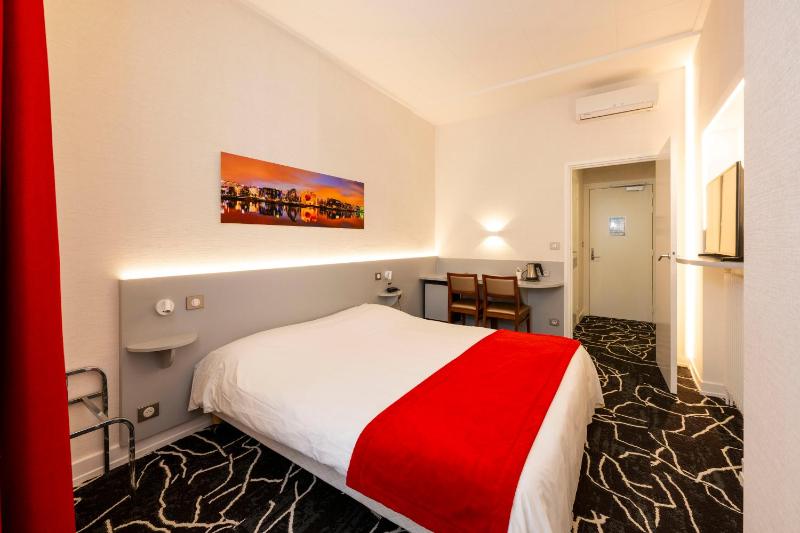 Double or Twin Room image 1