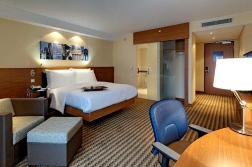 Queen Room - Mobility Access image 2