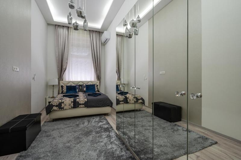 Király 35 Luxury Apartment with free parking - image 4