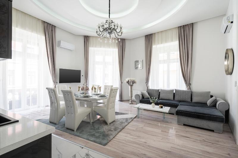 Király 35 Luxury Apartment with free parking Images