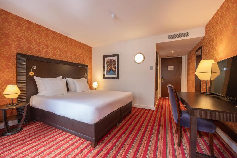 Deluxe Room image 4