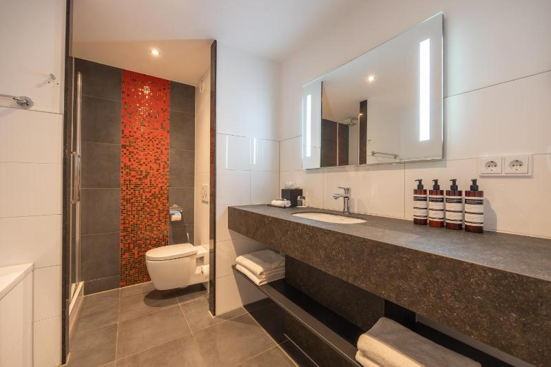 Deluxe Room with Canal View image 3