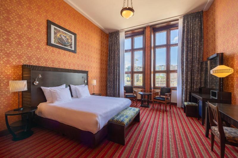 Superior Deluxe Room image 4