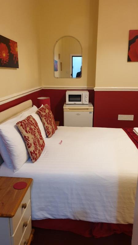 Economy Double Room image 2