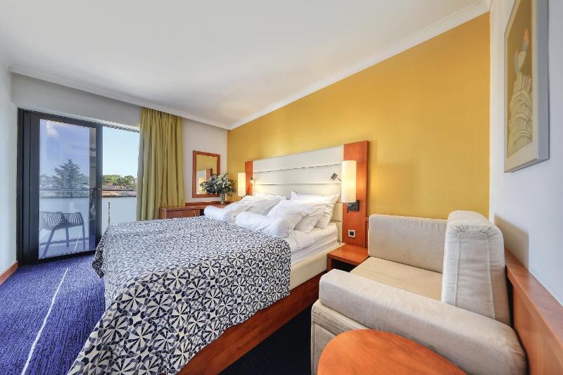 Comfort Double Room with Park View image 1