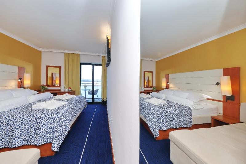 Superior Double Room with Sea View image 4