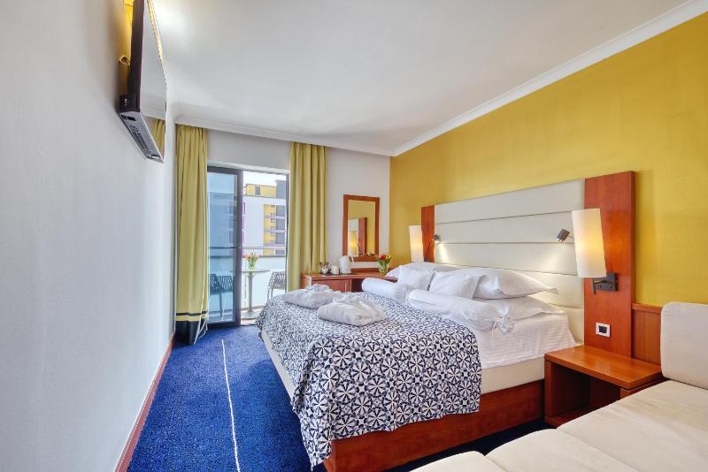 Comfort Double Room with Park View image 3