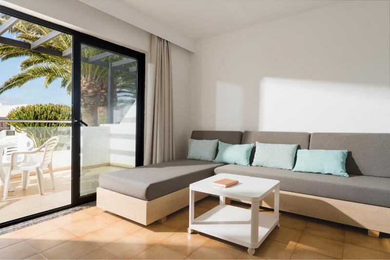 Apartment with Pool View  image 1